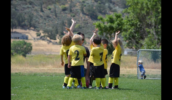 How Should Your Child Treat Teammates Who Make Mistakes in the Game?